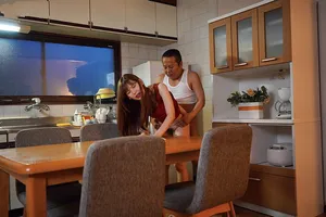 Con gái bị anh xã mới của má nắc mỗi ngày, cho dù đã có người yêu