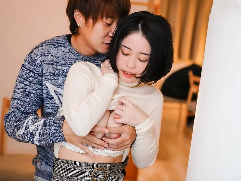 Gã chồng say xỉn, bà xã cắm sừng bét nhè với bạn học sau bữa tiệc họp lớp tại nhà